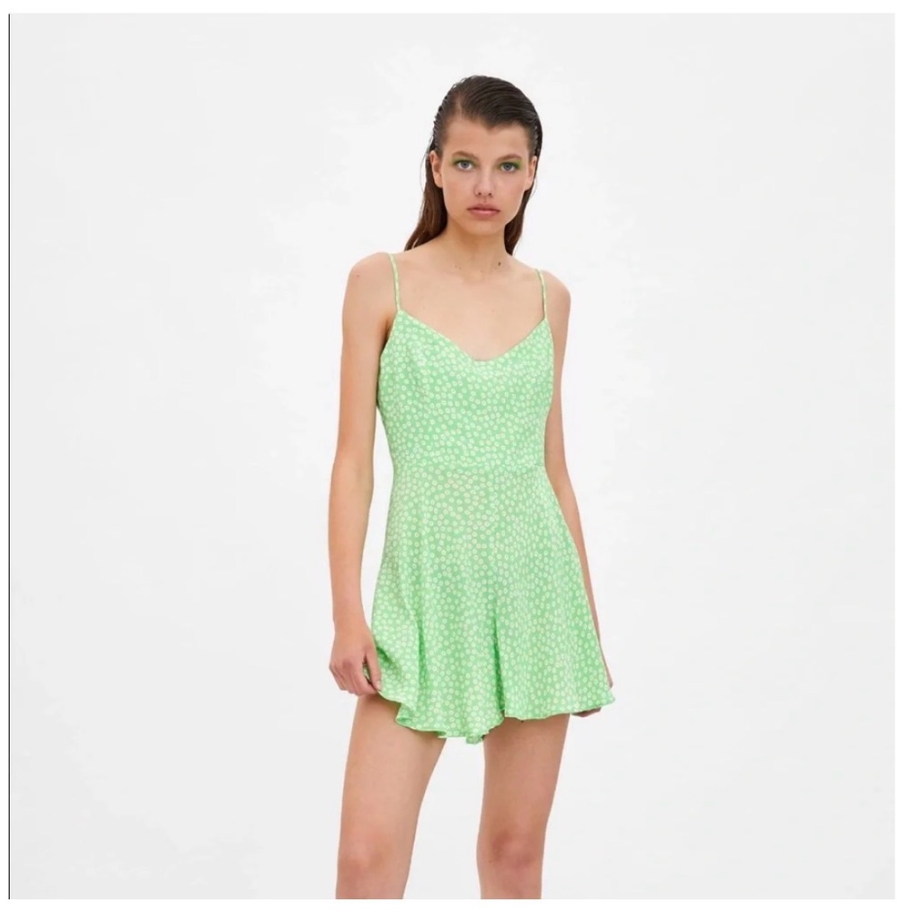 Zara Green and White Daisy Print romper preloved size small